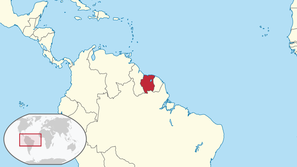 Zaznaczone na mapie państwo na środkowej północy Ameryki Południowej z mini mapką świata w lewym dolnym rogu