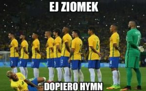 Neymar leży na murawie w czasie hymnu i komentarz Ej ziomek dopiero hymn