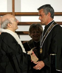 Jose Mourinho z tytułem Honoris Causa